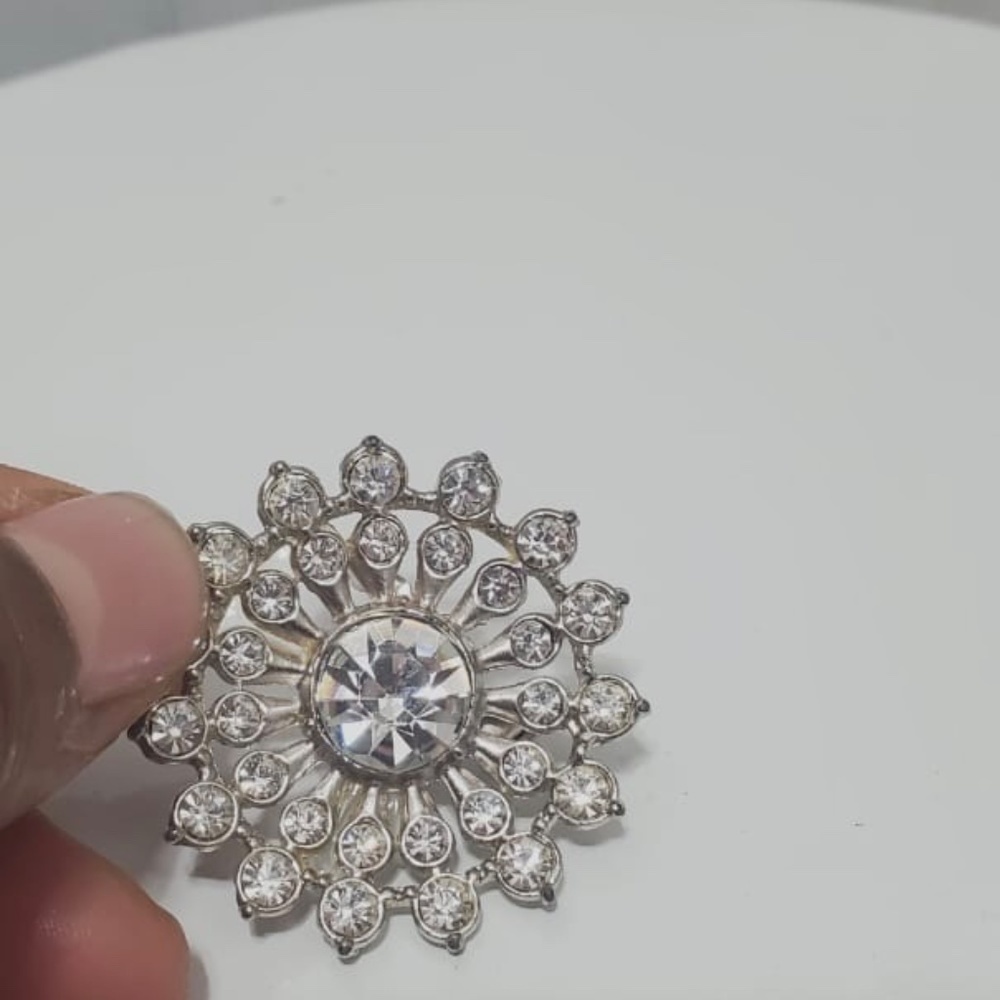 Liz claiborne  Rhinestone Brooch 🌴 - Picture 3 of 9